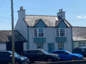3 bedroom townhouse right on the harbour
